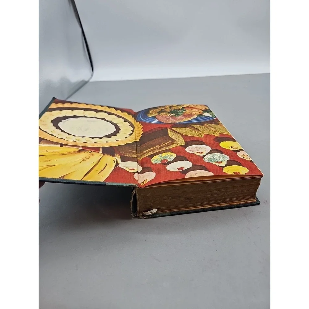 The Lily Wallace New‎ American Cook Book - Hardcover 1947